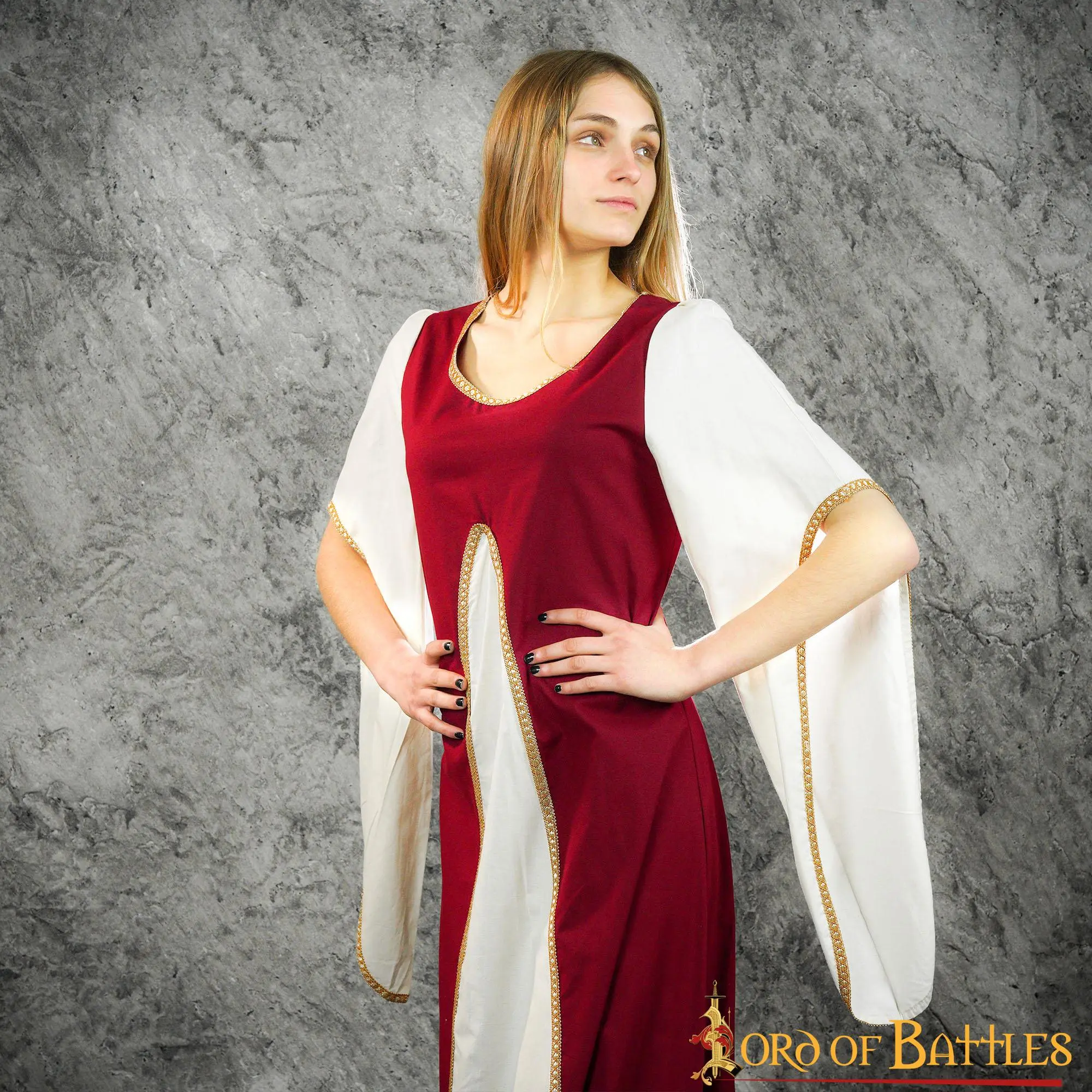 AELIS WOMAN MEDIEVAL DRESS